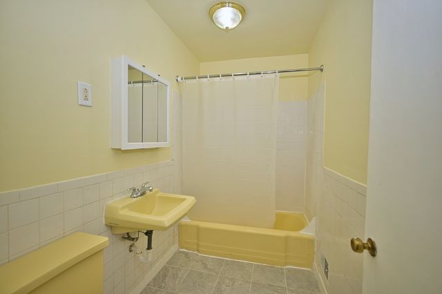 1857 Pine Street, Des Plaines, IL 60018