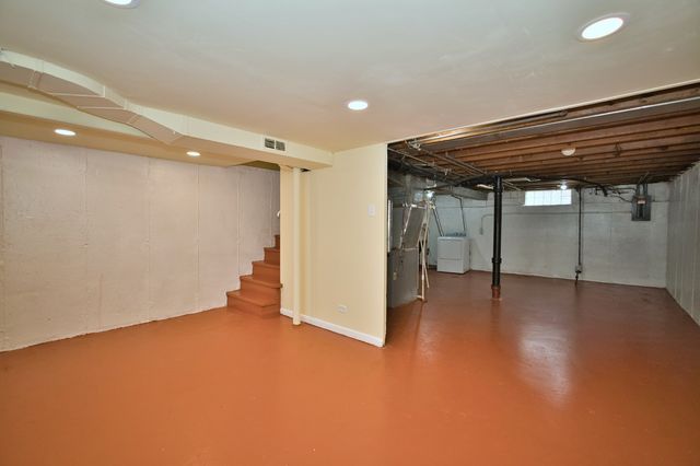 1857 Pine Street, Des Plaines, IL 60018