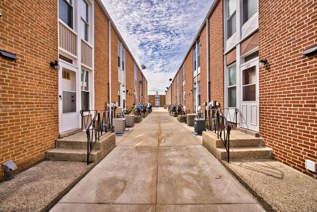 1857 Pine Street, Des Plaines, IL 60018