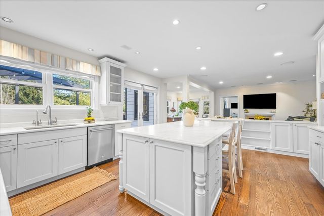 380 Sterling Road, Kenilworth, IL 60043