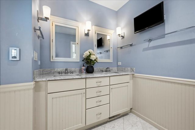 380 Sterling Road, Kenilworth, IL 60043