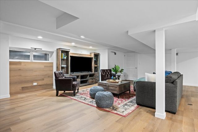 380 Sterling Road, Kenilworth, IL 60043