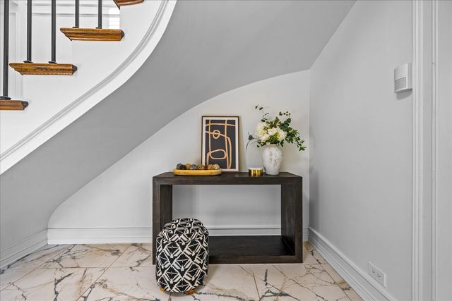 380 Sterling Road, Kenilworth, IL 60043