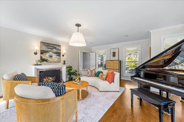 380 Sterling Road, Kenilworth, IL 60043