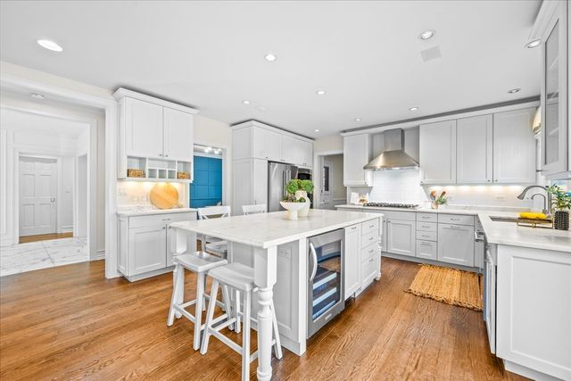 380 Sterling Road, Kenilworth, IL 60043