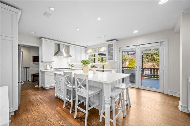 380 Sterling Road, Kenilworth, IL 60043