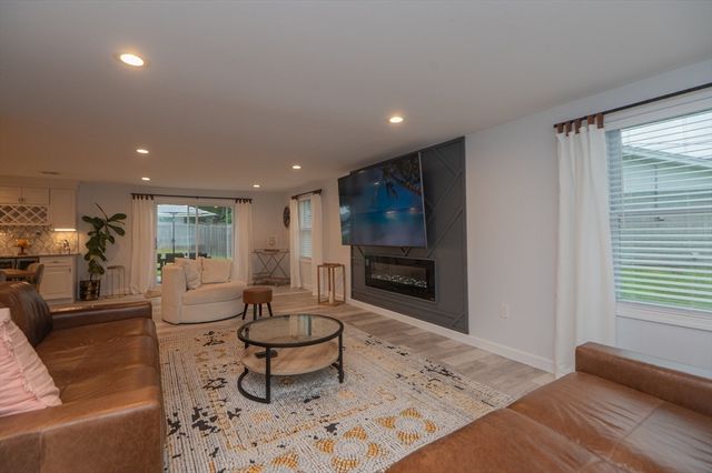26 N Shetland Rd, Danvers, MA 01923