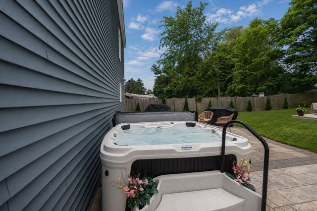26 N Shetland Rd, Danvers, MA 01923