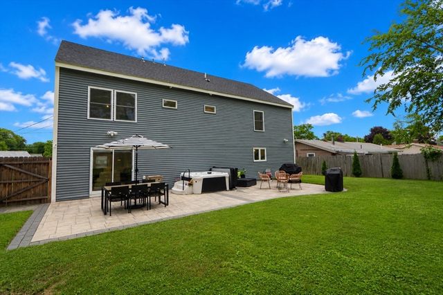 26 N Shetland Rd, Danvers, MA 01923