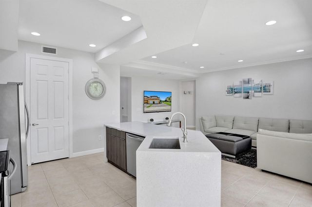 8246 NW 127th Lane 29-c, Parkland, FL 33076
