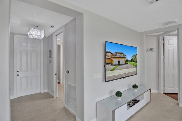 8246 NW 127th Lane 29-c, Parkland, FL 33076