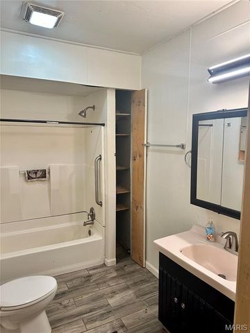 4903 Columbia Street, Alton, IL 62002