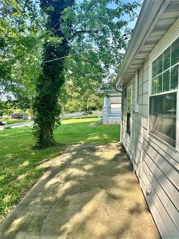 4903 Columbia Street, Alton, IL 62002