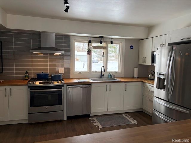 7070 Riverstone Road, West Bloomfield Charter Township, MI 48322