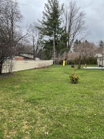 7070 Riverstone Road, West Bloomfield Charter Township, MI 48322