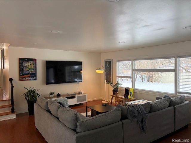 7070 Riverstone Road, West Bloomfield Charter Township, MI 48322