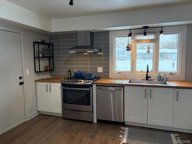 7070 Riverstone Road, West Bloomfield Charter Township, MI 48322