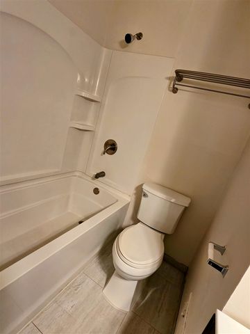 15700 Oakbrook Street, Romulus, MI 48174