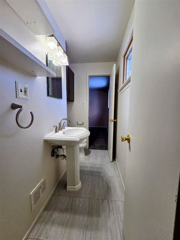 15700 Oakbrook Street, Romulus, MI 48174