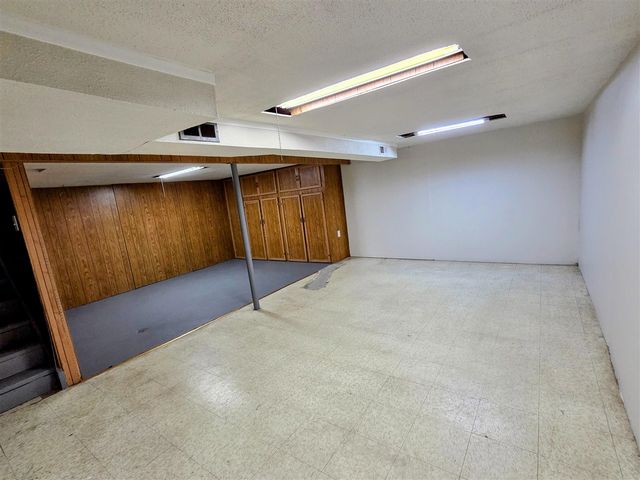 15700 Oakbrook Street, Romulus, MI 48174