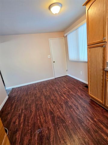 15700 Oakbrook Street, Romulus, MI 48174