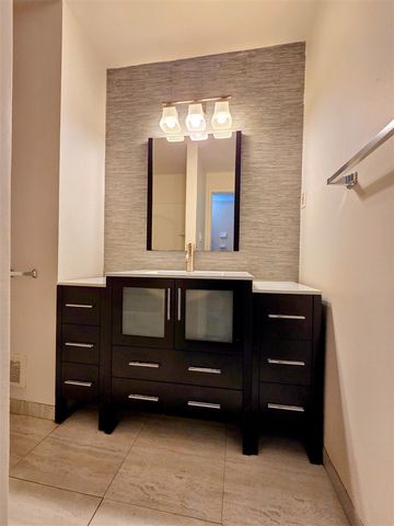 15700 Oakbrook Street, Romulus, MI 48174