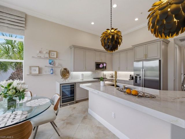 28511 Calabria CT 202, Naples, FL 34110