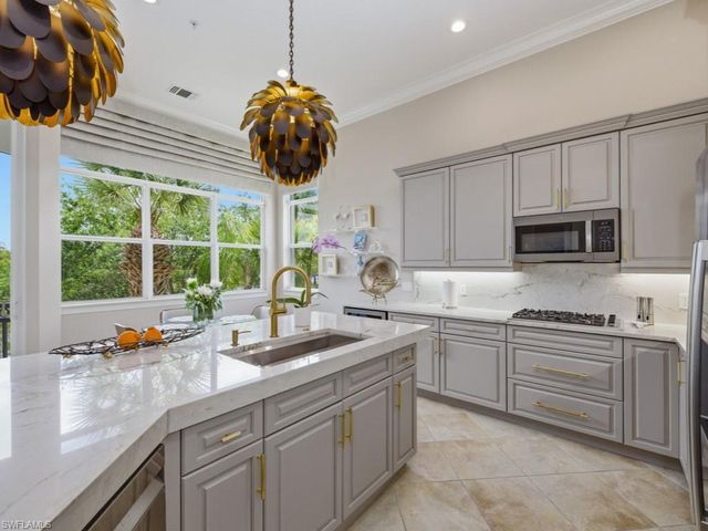 28511 Calabria CT 202, Naples, FL 34110