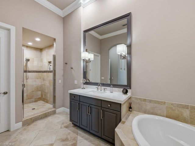 28511 Calabria CT 202, Naples, FL 34110