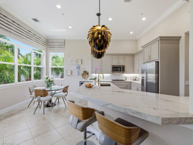 28511 Calabria CT 202, Naples, FL 34110