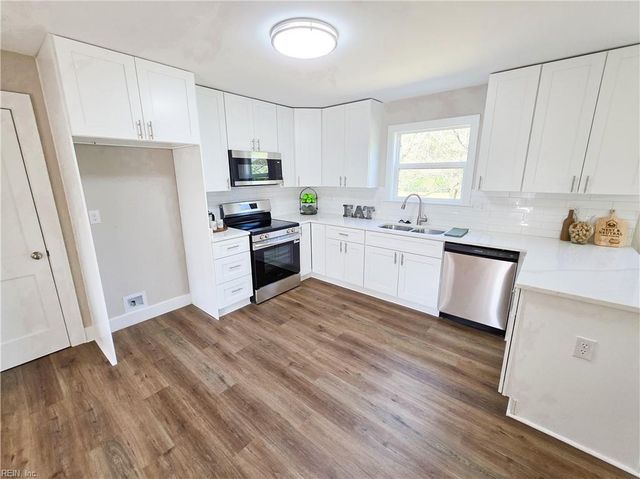 450 Kemp LN, Chesapeake, VA 23325