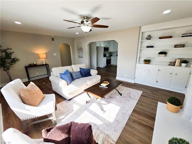 450 Kemp LN, Chesapeake, VA 23325