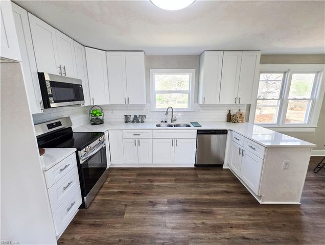 450 Kemp LN, Chesapeake, VA 23325