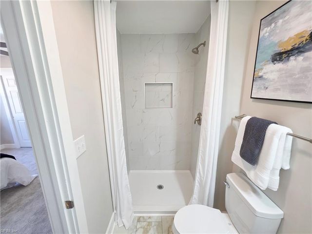 450 Kemp LN, Chesapeake, VA 23325