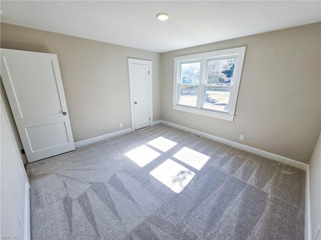 450 Kemp LN, Chesapeake, VA 23325