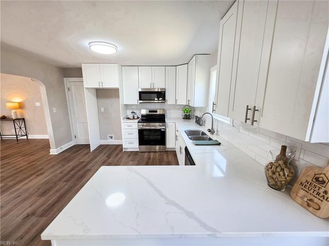 450 Kemp LN, Chesapeake, VA 23325