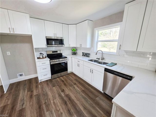 450 Kemp LN, Chesapeake, VA 23325