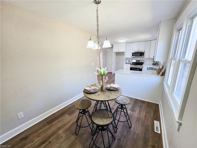 450 Kemp LN, Chesapeake, VA 23325