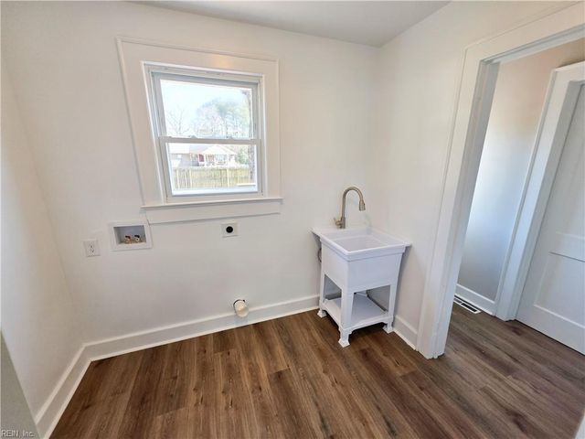 450 Kemp LN, Chesapeake, VA 23325