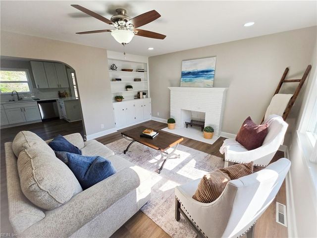 450 Kemp LN, Chesapeake, VA 23325