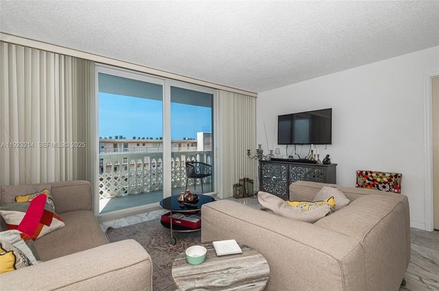 401 NE 14th Ave 705, Hallandale Beach, FL 33009