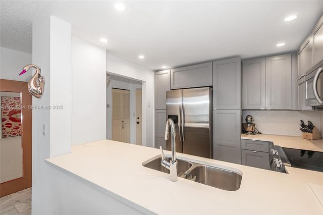 401 NE 14th Ave 705, Hallandale Beach, FL 33009