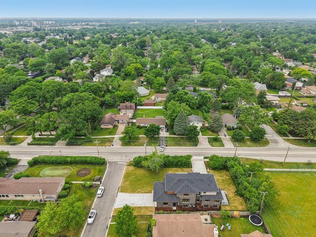 2700 Fontana Drive, Glenview, IL 60025