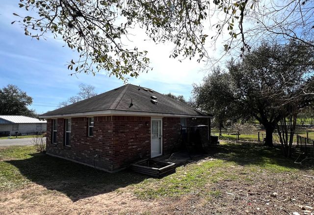 833 E Camp ST, La Grange, TX 78945
