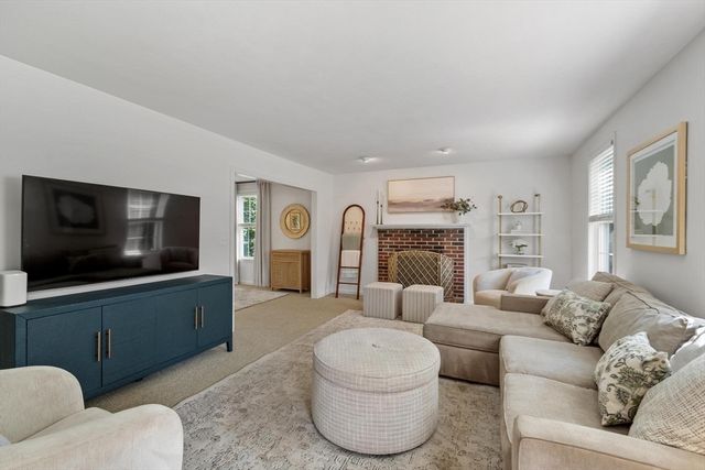 22 Briarwood Drive, Westford, MA 01886