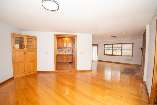 38 Wayland Road, Milford, CT 06460