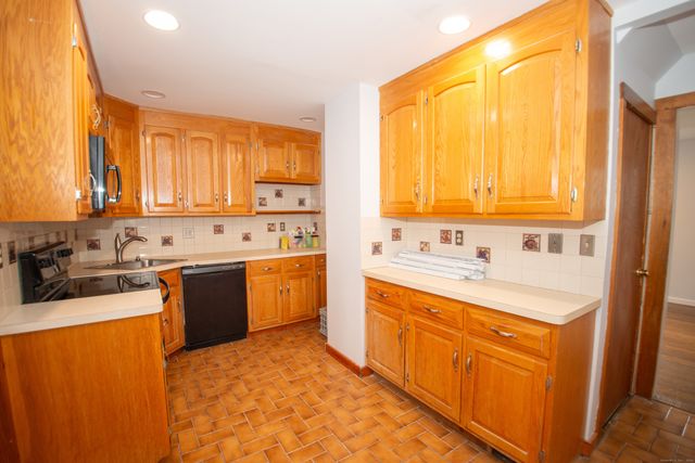 38 Wayland Road, Milford, CT 06460