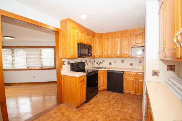 38 Wayland Road, Milford, CT 06460