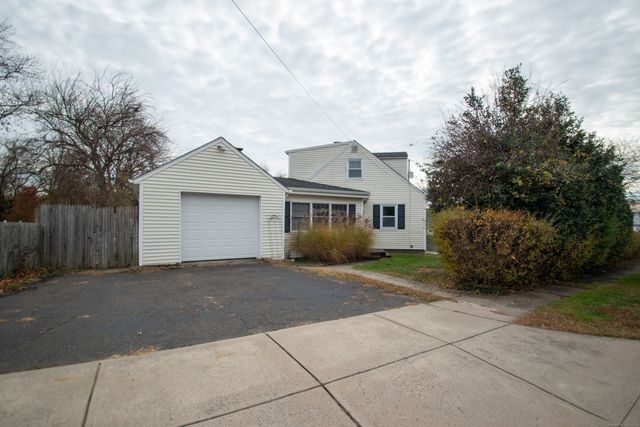 38 Wayland Road, Milford, CT 06460