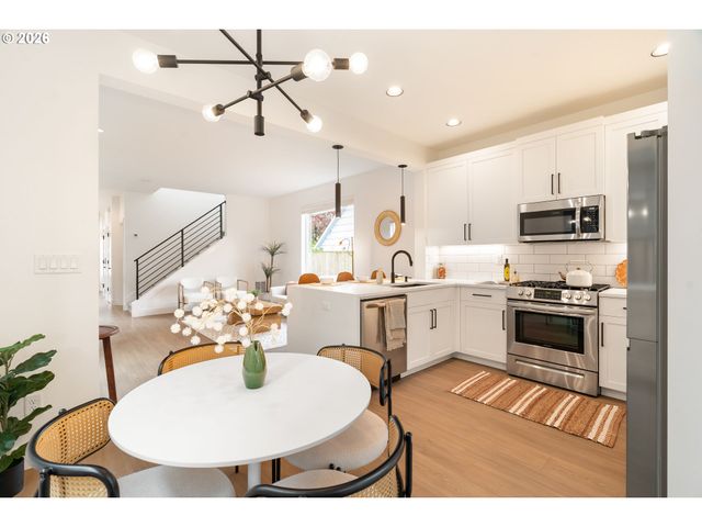 8454 N SEWARD Ave, Portland, OR 97217